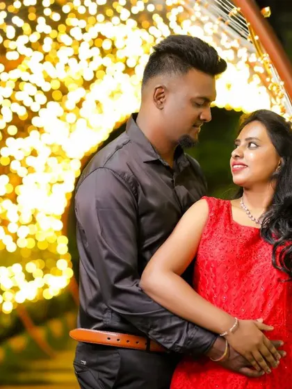 A romantic moment in a tunnel of golden fairy lights. The beautiful bokeh effect and the couple's loving gaze make this a magical pre-wedding photo.