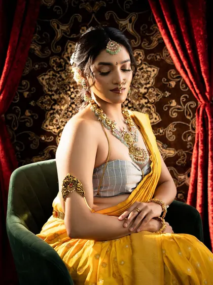 A serene, seated portrait that embodies the grace and timelessness of this antique jewellery look.