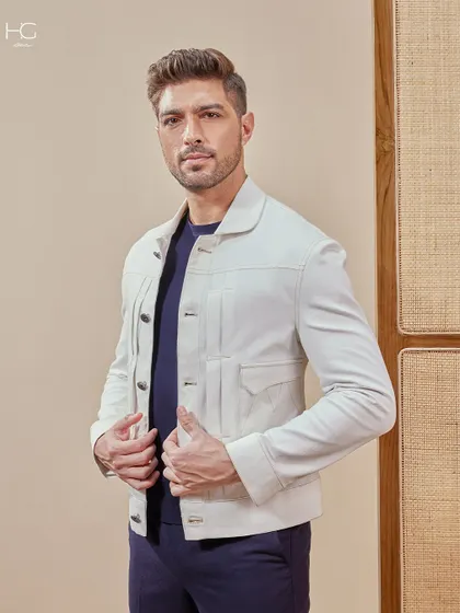 White done right. This look showcases a sleek, structured white shacket that is undeniably premium, perfect for creating a clean and modern statement.