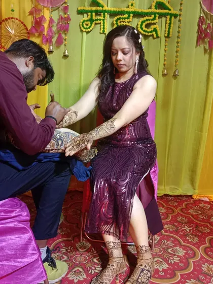 Applying mehandi on the hands and feet of a client during her ceremony. We come prepared with pillows and all necessary tools for client comfort.
