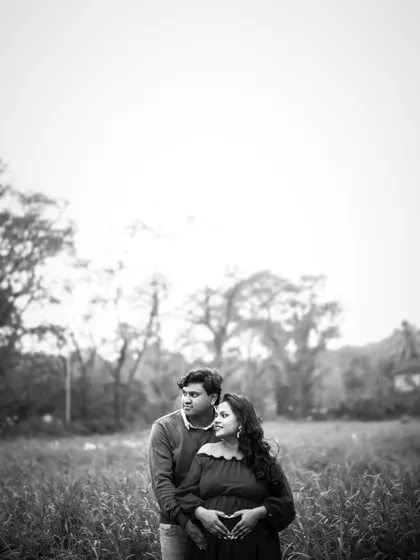A timeless black and white portrait. This artistic choice emphasizes the emotion and connection between the couple, creating a classic and elegant maternity photo.