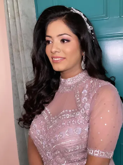 A soft engagement glam look for my bride Neha. The focus was on pink-toned eyeshadow and a natural, skin-like finish.