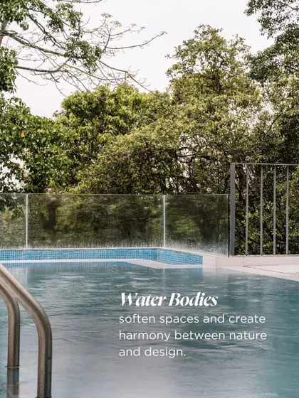 Water bodies are essential for creating therapeutic spaces. They soften the built environment and create a sense of harmony between nature and design, encouraging moments of pause and recreation.