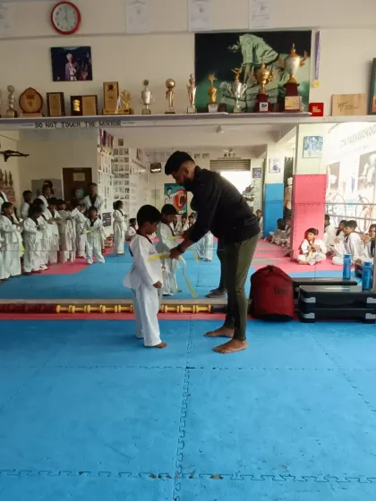 Tying a yellow belt.