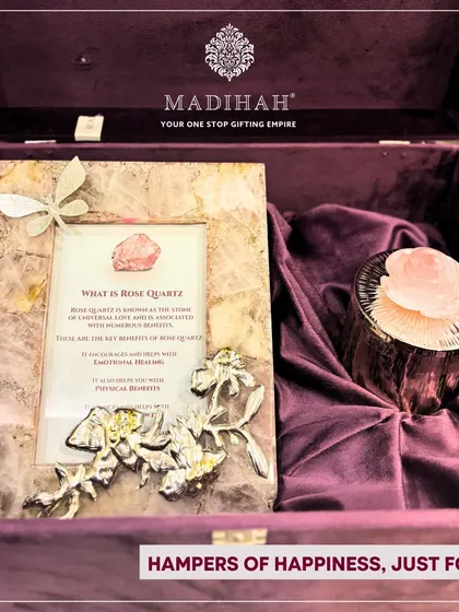 Hampers of happiness, just for you. This Rose Quartz Aura Hamper, featuring the signature photo frame and a matching rose-topped jar, is nestled in a luxurious deep purple velvet box.