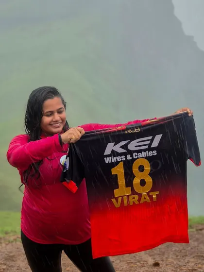 An RCB fan proudly displays a Virat Kohli jersey during our Netravathi trek. The cricket fever is real, even in the mountains.