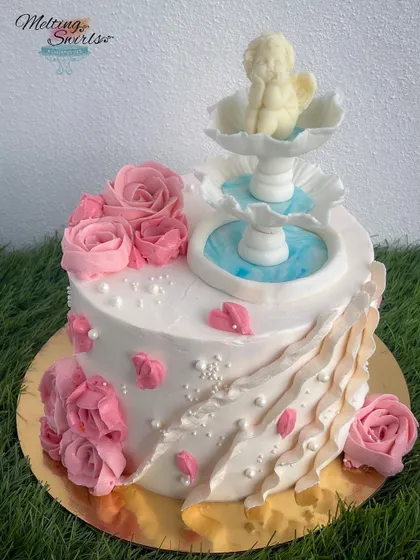 This post tells the story behind our elegant fountain cake. It was a creative challenge, but with the trust of our returning client, we were able to create something truly special.