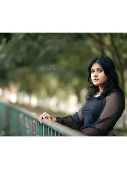 A slightly different angle of the same pose, this shot has a beautiful soft-focus background that makes the subject stand out.