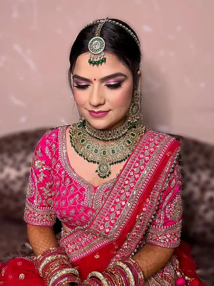 Soft looks are my signature. For this bride in pink, I focused on naturally enhancing her beauty without overwhelming her features, creating a look that is fresh and timeless.