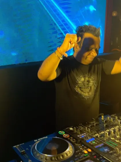 The Hotmix party was a full blown concert, and I was loving every minute of it.