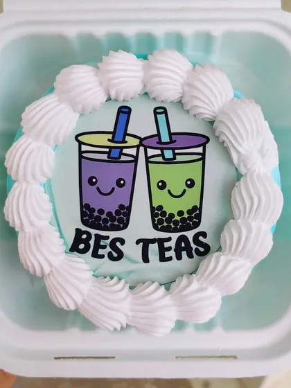 A cute bento cake for your "Bes-tea". This bubble tea themed cake is perfect for celebrating friendship.