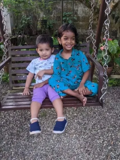 More holiday fun with cousins in our cozy pyjama sets. The soft cotton and relaxed fit make them ideal for playing, sleeping, and everything in between during festive family gatherings.