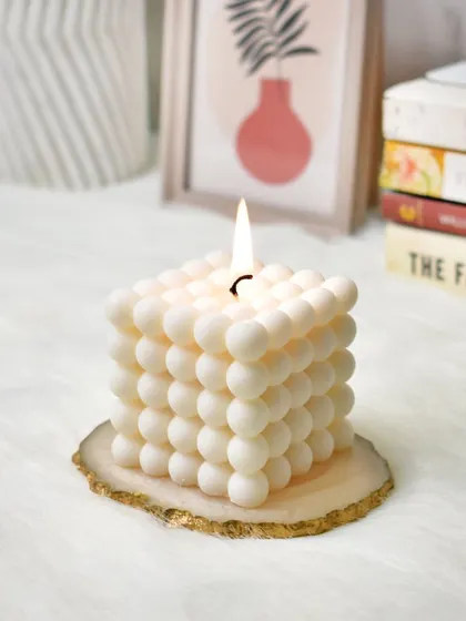Relax and unwind with our favorite bubble candle. It's aesthetically pleasing, minimal, and stylish.