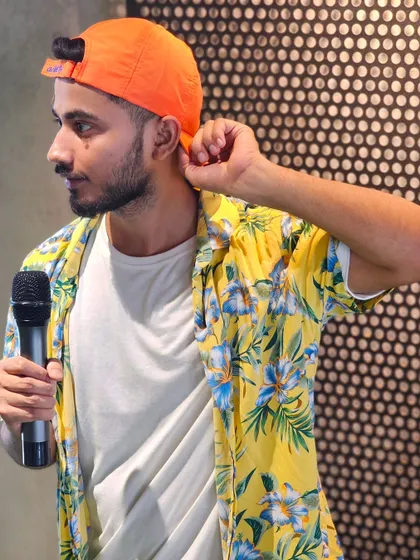 Getting the sound and mood just right is key. A behind-the-scenes look at me preparing for the session at Xiaomi.