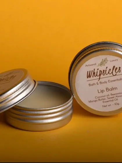 Our summer-special Sweet Orange lip balm. Packed with nourishing coconut oil and protective beeswax, it deeply hydrates your lips with a refreshing citrus twist.