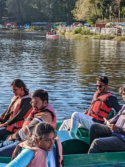 More happy faces on the boats, enjoying a relaxed afternoon.
