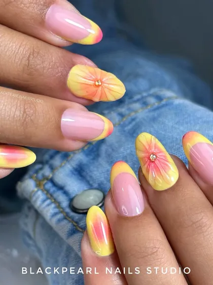 A beautiful pastel summer design with a yellow French tip, aura glow, and soft 3D flowers. This set is fresh, fun, and perfect for the summer season.