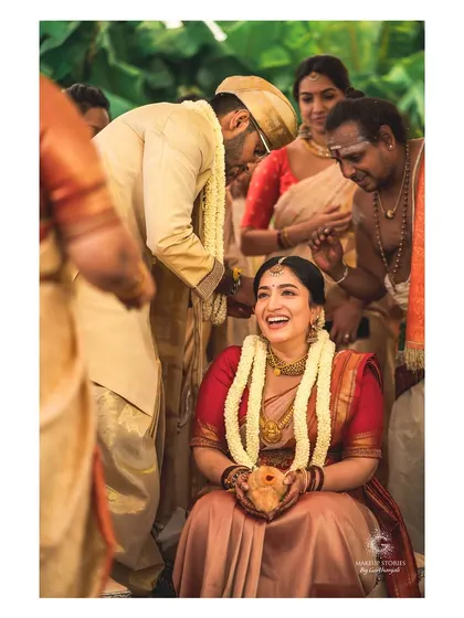 A moment of pure laughter. This candid shot of Chinvatha shows how a natural makeup look can be the most powerful, allowing the bride's true emotions and happiness to shine brightly.