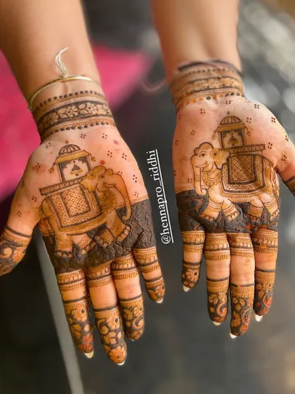 Emphasizing the elements. This design focuses on the majestic elephant, a symbol of good luck and prosperity, making it a powerful and beautiful motif for bridal henna.