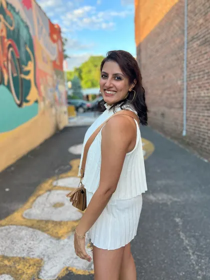 Another shot from the same alley, feeling free and happy. I believe in being a wildflower, growing brave and free.