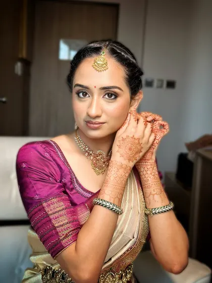 A candid moment of preparation. The soft glam makeup, with its focus on radiant skin and defined eyes, is designed to look beautiful from every angle and in every light.
