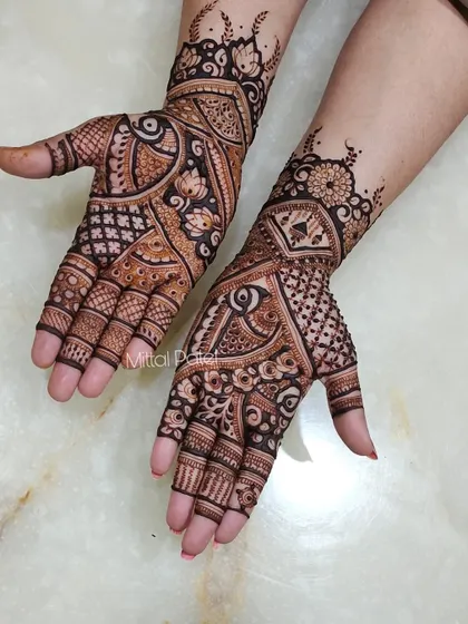 A dense and detailed Indian design that fills the entire palm. It incorporates lotus flowers, checks, and paisleys for a rich, traditional aesthetic.