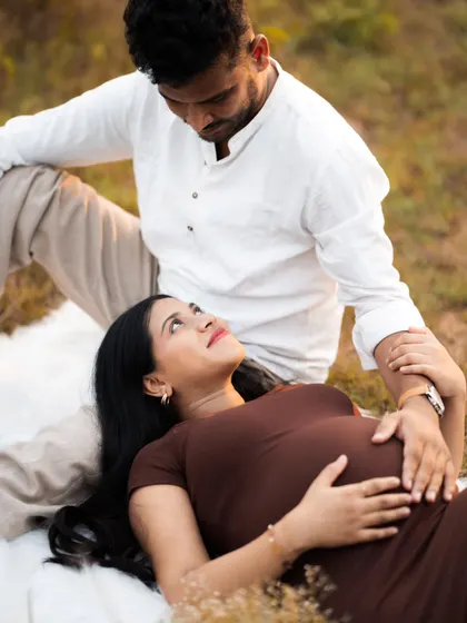 A close-up shot capturing the loving gaze between the parents-to-be during their outdoor maternity session. These are the real, candid moments I love to photograph.