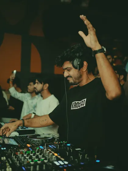 More moments from my club and festival gigs across the country, each capturing a different angle of the energy, the crowd, and the performance.
