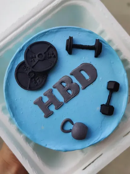 A bento cake for a gym lover. This mini cake is decorated with tiny, handmade fondant dumbbells and weight plates.