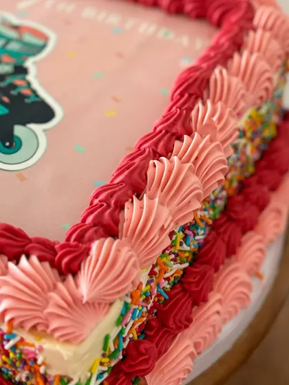 A detailed shot of the ombre buttercream piping and sprinkles.