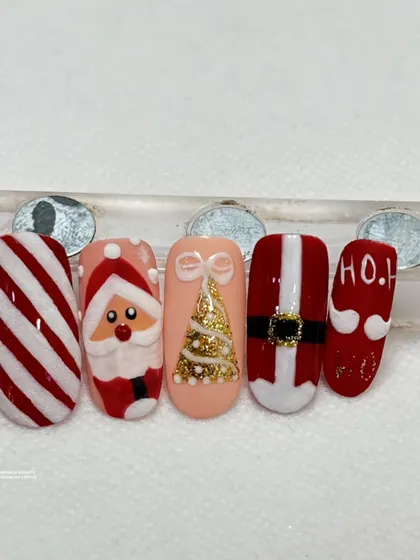A classic and cute Christmas set with hand-painted Santa Claus, a candy cane stripe, a glittery Christmas tree, and Santa's belt.