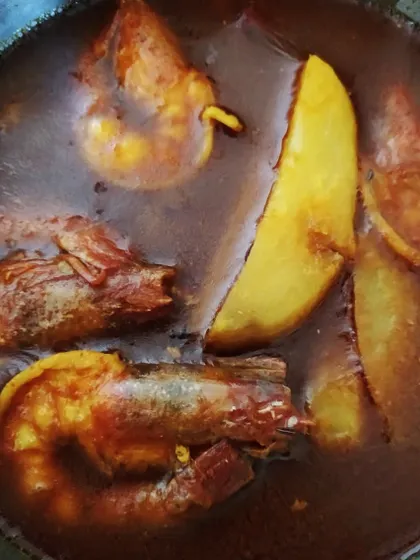 Aloo Diye Chingrir Jhol is a light, flavorful prawn curry with potatoes. I use a delicate play of flavors to lift the heavenly aroma of the crustaceans without overpowering them.