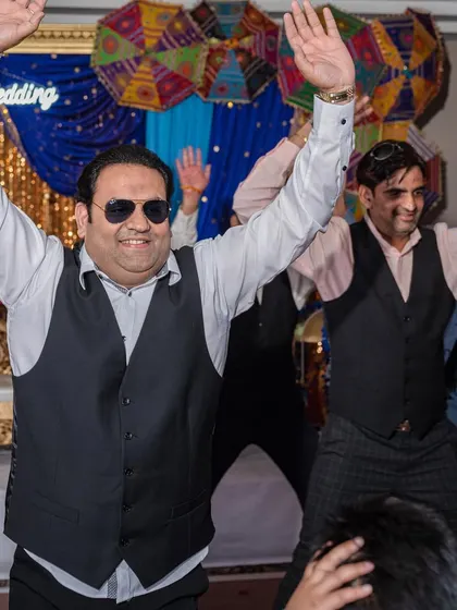 A high-energy family performance where everyone is all smiles and having a blast.