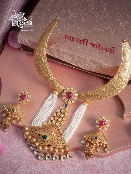 Where every thread tells a story of grace. This Nakashi and Moti thread necklace is a breathtaking blend of heritage artistry, featuring a hand-carved crescent element and a pendant interwoven with lustrous moti (pearls).