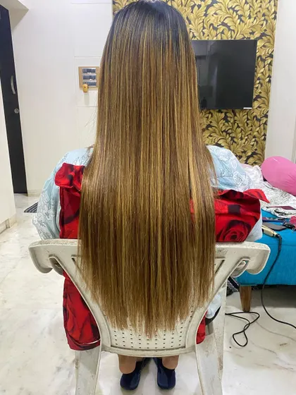 The final result of a micro ring extension service. The added length and highlights create a stunning, sleek look that is full of dimension.
