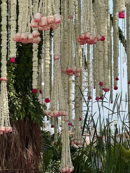 Another beautiful detail of the hanging floral tassels, each one handcrafted to create a dense and luxurious canopy.