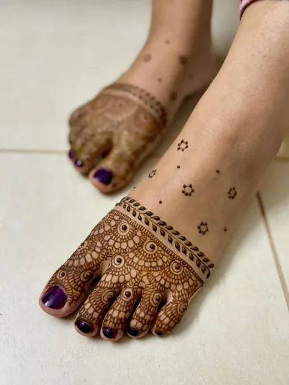 Another angle of the delicate and minimal feet design.