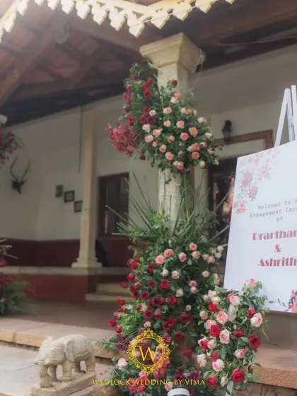 For this Varapuja ceremony, we used a vibrant palette of reds and pinks. The decor included hanging elephant charms and a mirrored backdrop to create a festive and prosperous atmosphere.