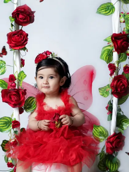 A sweet, thoughtful expression from our little fairy. The details, like the flower in her hair and the roses on the swing, complete this beautiful themed portrait.