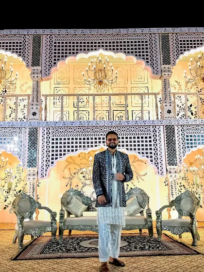 My look for a Sufiyana Shaam. The grandeur of the stage and decor in Udaipur called for an equally elegant and traditional outfit.
