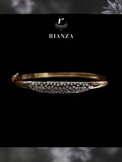 A simple and elegant bracelet designed for daily wear. This piece showcases how I create jewellery that adds a touch of royalty to your everyday life.