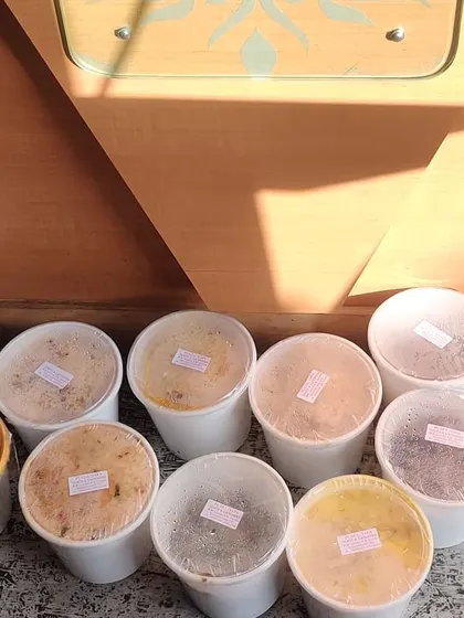 For smaller get-togethers or deliveries, I pack all food by the kilo in these simple containers, ensuring it stays fresh until you are ready to eat.