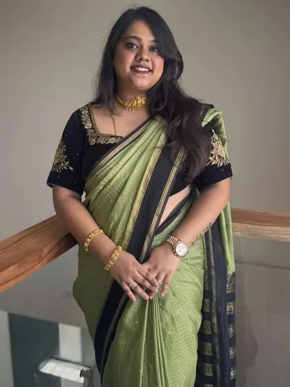 A closer look at our client's beautiful smile and her stunning Dhavala ensemble.