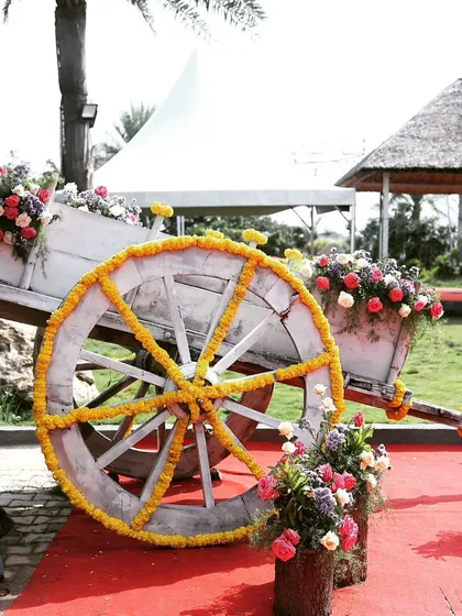 We love incorporating rustic and creative props into our decor. This decorated bullock cart, adorned with marigolds and mixed floral bouquets, serves as a unique and charming photo booth or entrance piece for a Mehendi or Haldi event.