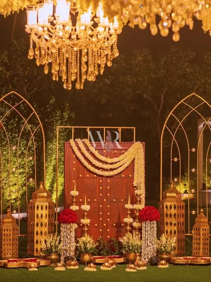 A beautiful installation featuring golden arches, miniature lanterns, and garlands of mogra. This piece served as a stunning photo backdrop, blending traditional Indian motifs with modern design.