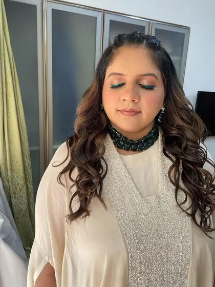 A feminine, vibrant, and pretty pop of green. This look features a beautiful green winged eyeliner, adding a fun twist to a neutral base.