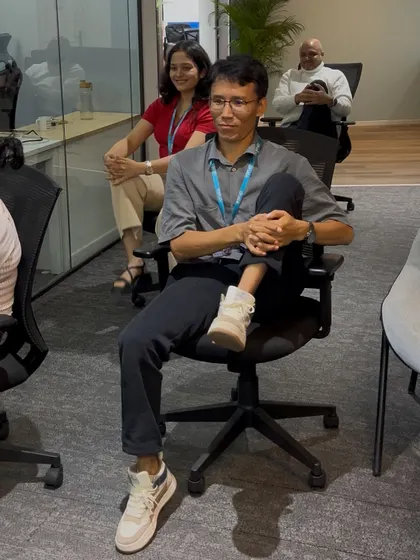 This employee at DNATA is practicing a seated figure-four stretch. It's an excellent way to open the hips and relieve lower back tension, a common issue for office workers.