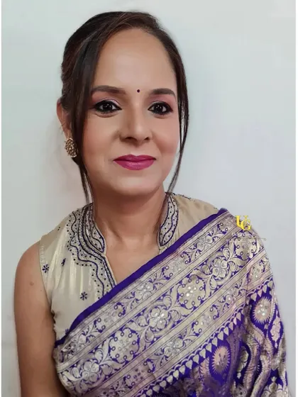 Anushree chose a simple, subtle makeover for her family event. This look features a soft smokey eye and a berry lip, which looks gorgeous with her purple and gold saree.