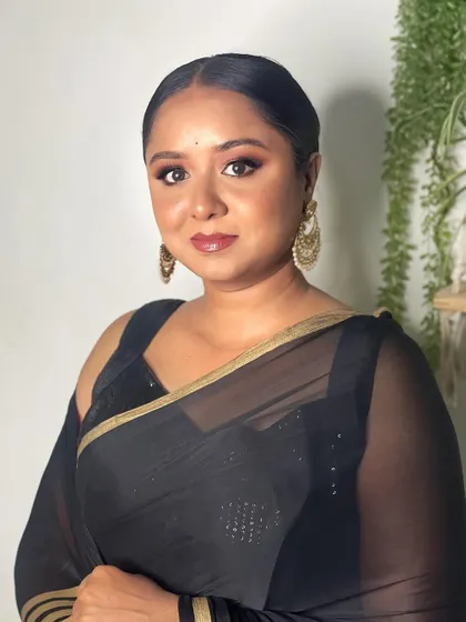 Shining bright in black. This is one of my go-to party looks, with a classic black saree and some glamorous makeup.