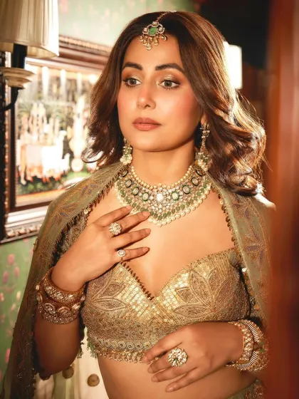 A close-up of Hina Khan, showcasing the intricate details of the bespoke polki and pearl necklace and the matching statement rings.